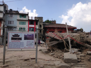 Das Erdbeben hat den Kasthamandap-Tempel zerstört.