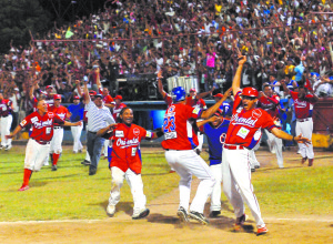 Juego de beisbol entre los equipos Orientales de Granada y Boer de Managua, realizado en el estadio Roque Tadeo Zavala, el 20 de enero, 2013. GERMAN MIRANDA/LA PRENSA