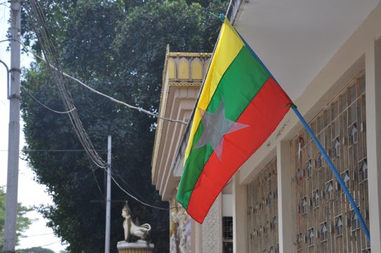 Die Fahne von Myanmar.